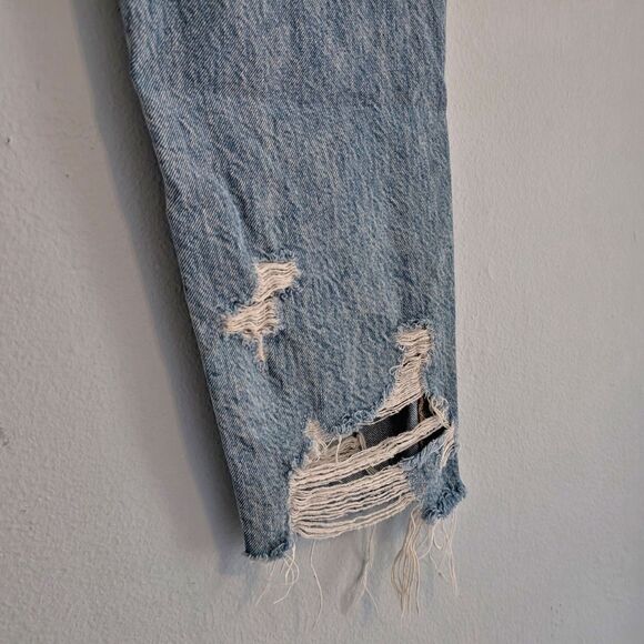 American Eagle Mom Jeans High Rise Distressed Thrashed Denim Bleach Dye Size 6 - Picture 9 of 13